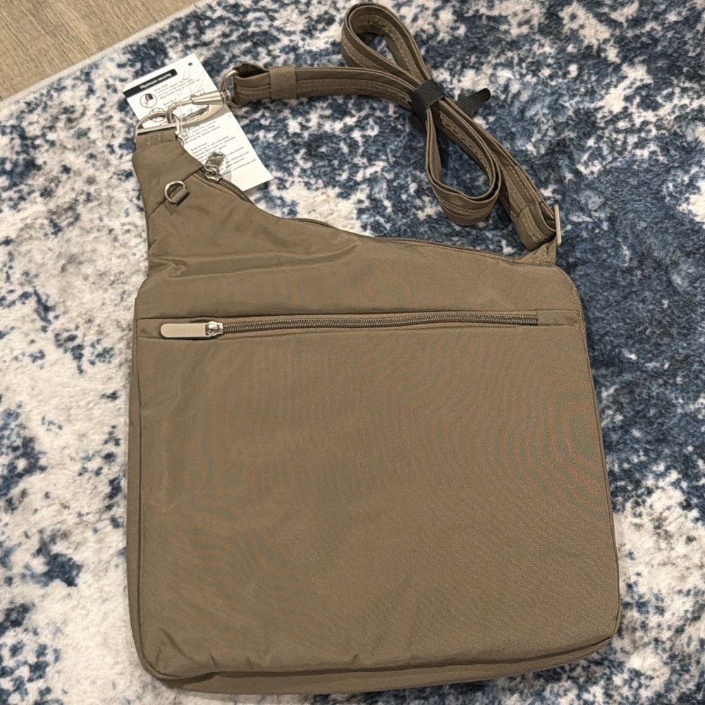 Magellan VaultPro RFID Gateway Grande Bag Denier Nylon Waterbottle holder Sable - Picture 2 of 4